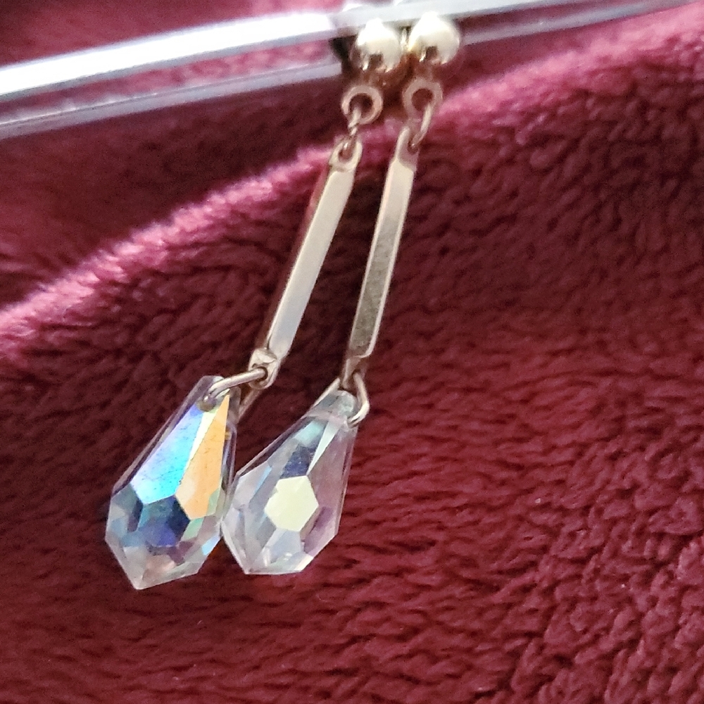 Elegant Gold and Crystal Drop Earrings